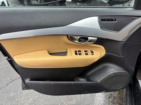 Used 2018 Volvo XC90 T5 Momentum w/ Convenience Package image 11