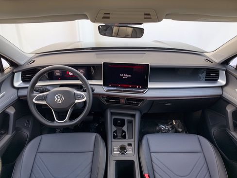 Used 2026 Volkswagen Tiguan SE AWD/4WD image 17