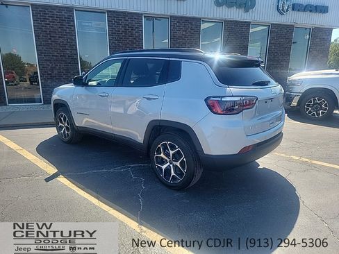 Used 2025 Jeep Compass Limited AWD/4WD image 3