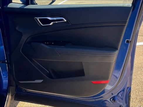 Certified 2025 Kia Sportage EX image 28