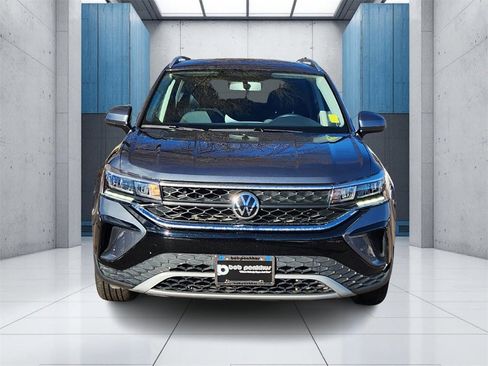 Used 2022 Volkswagen Taos SE image 24