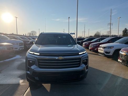 Used 2025 Chevrolet Traverse High Country w/ LPO, Floor Liner Package image 2