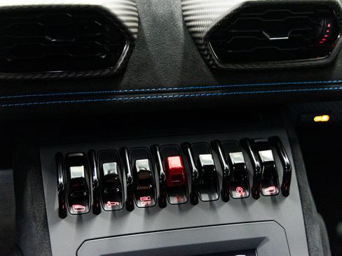 Used 2022 Lamborghini Huracan STO RWD image 70