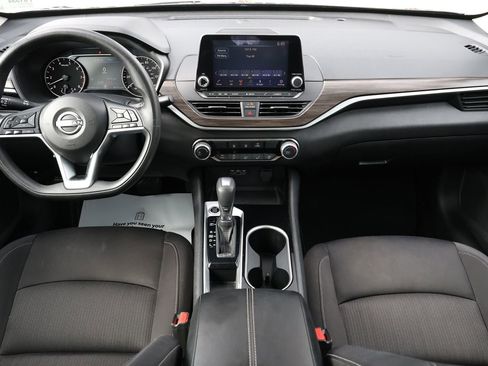 Used 2024 Nissan Altima 2.5 SV FWD image 2