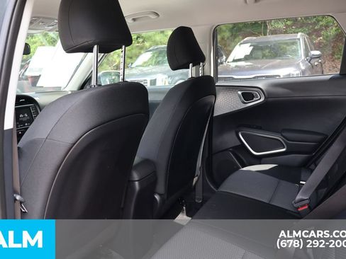 Used 2025 Kia Soul LX w/ LX Technology Package FWD image 17