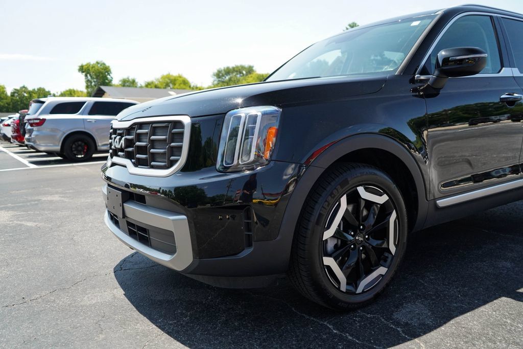Used 2025 Kia Telluride S FWD image 18