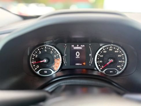 Used 2017 Jeep Renegade Altitude AWD/4WD image 15