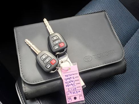 Used 2014 Toyota Corolla S image 30