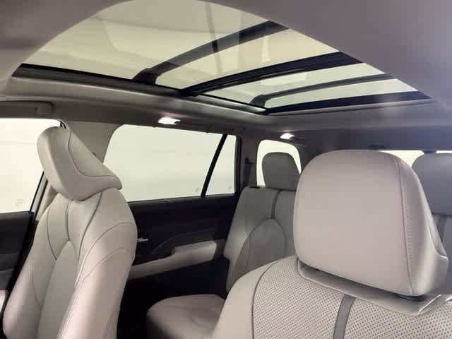 Used 2026 Toyota Grand Highlander AWD image 37