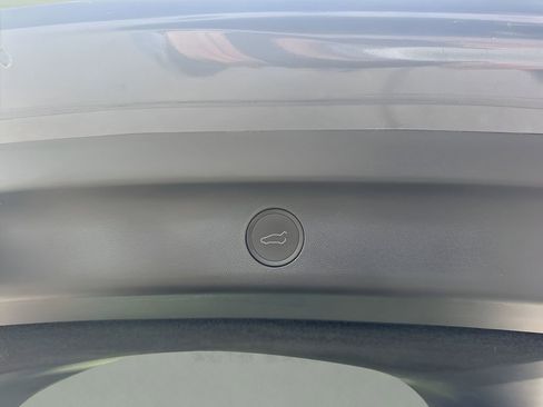 Used 2023 Tesla Model Y Long Range image 31