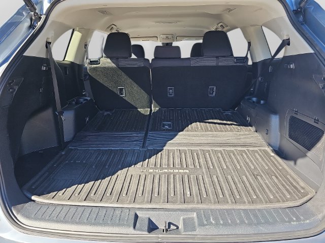 Used 2022 Toyota Highlander LE FWD image 15