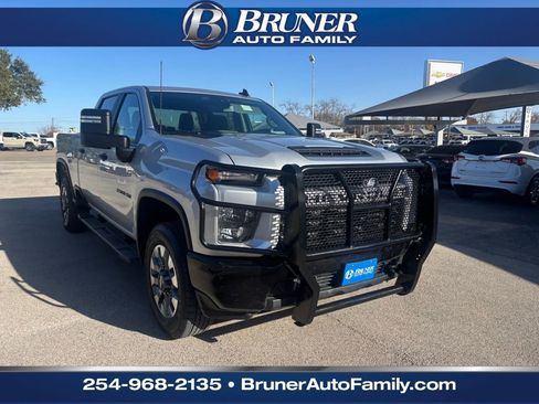 Used 2022 Chevrolet Silverado 2500 Custom w/ Custom Value Package image 3