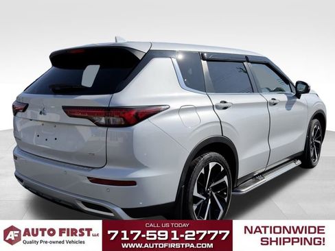 Used 2023 Mitsubishi Outlander SE image 3