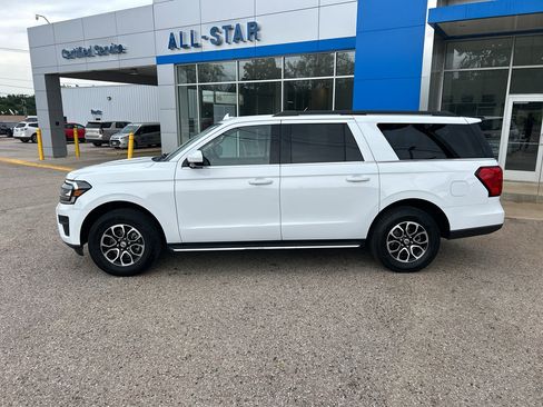 Used 2023 Ford Expedition Max XLT AWD/4WD image 4