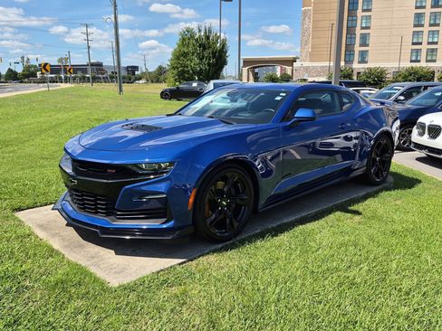 Used 2019 Chevrolet Camaro SS RWD image 7