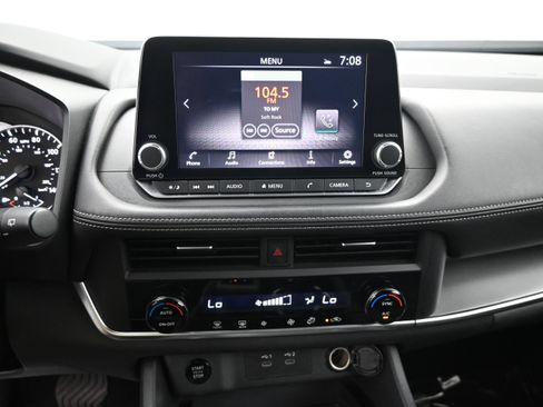Used 2025 Nissan Rogue SV FWD image 15