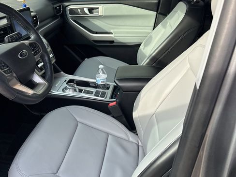 Used 2021 Ford Explorer XLT w/ Equipment Group 202A image 6