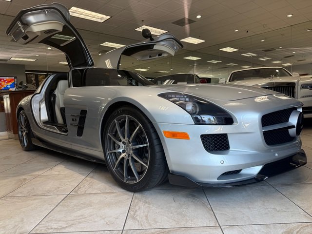 Used 2011 Mercedes-Benz SLS AMG Coupe image 4
