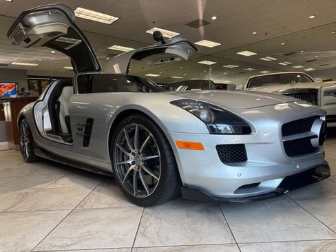 Used 2011 Mercedes-Benz SLS AMG Coupe image 4