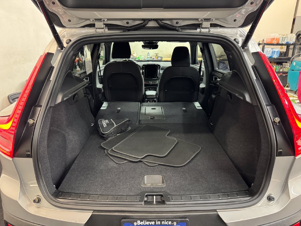 Used 2024 Volvo XC40 B5 Core AWD/4WD image 7