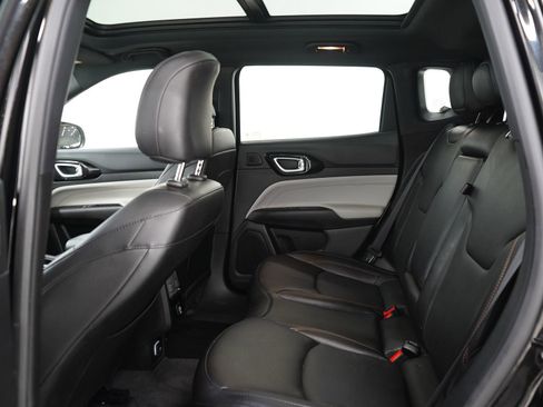 Used 2023 Jeep Compass Limited w/ Sun and Sound Group AWD/4WD image 14