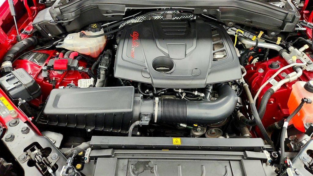 Used 2023 Alfa Romeo Stelvio Ti AWD/4WD image 28