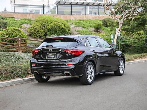 Used 2017 INFINITI QX30 image 7