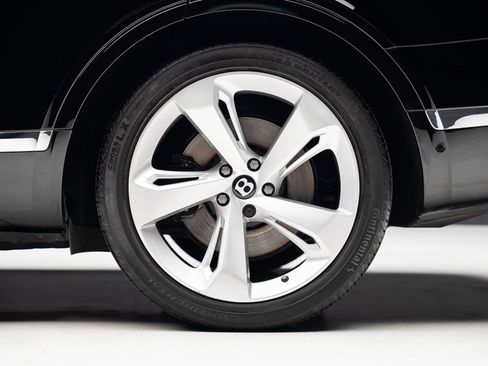 Used 2018 Bentley Bentayga AWD/4WD image 21