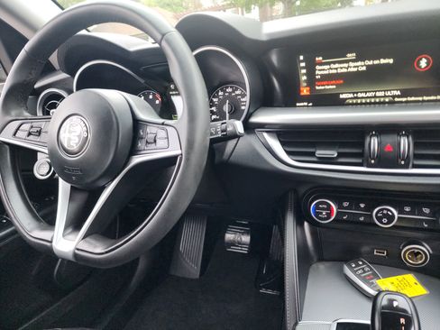 Used 2018 Alfa Romeo Stelvio Ti image 30