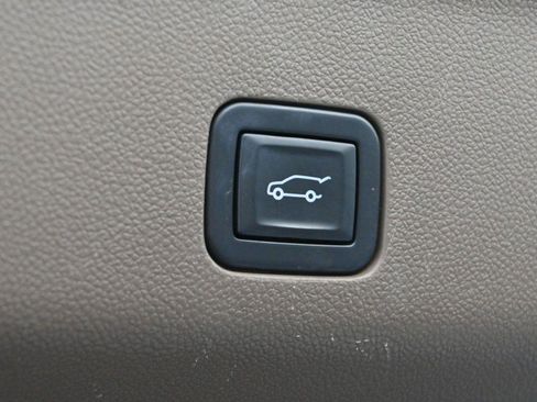 Used 2022 GMC Yukon Denali image 12