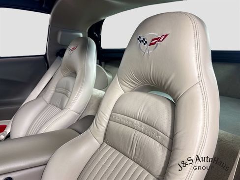 Used 2004 Chevrolet Corvette Coupe w/ Preferred Equipment Group RWD image 42