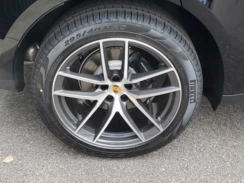 Used 2025 Porsche Macan image 13