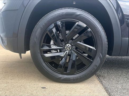 Used 2022 Volkswagen Atlas Cross Sport SE image 11