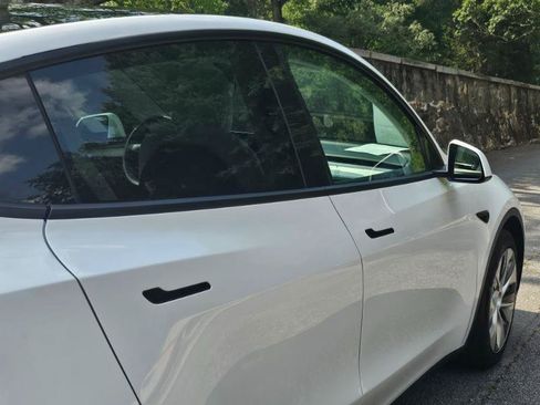 Used 2023 Tesla Model Y Long Range AWD/4WD image 21
