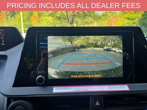 Used 2024 Toyota Prius XLE FWD image 8
