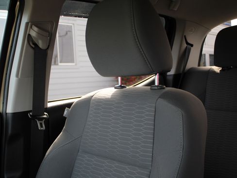 Used 2016 Toyota Tacoma SR5 w/ SR5 Appearance Package (SN) image 38