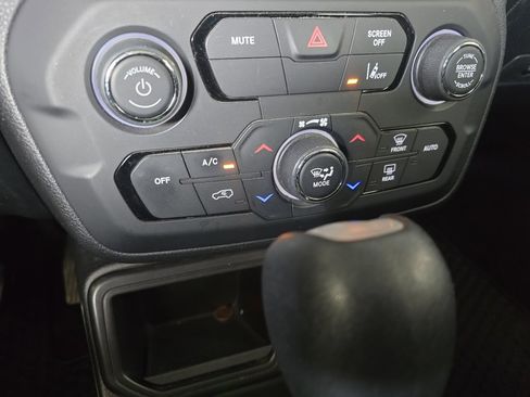 Used 2022 Jeep Renegade Sport w/ Sport Appearance Group image 21