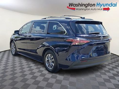 Used 2021 Toyota Sienna XLE w/ XLE Plus Package AWD/4WD image 4