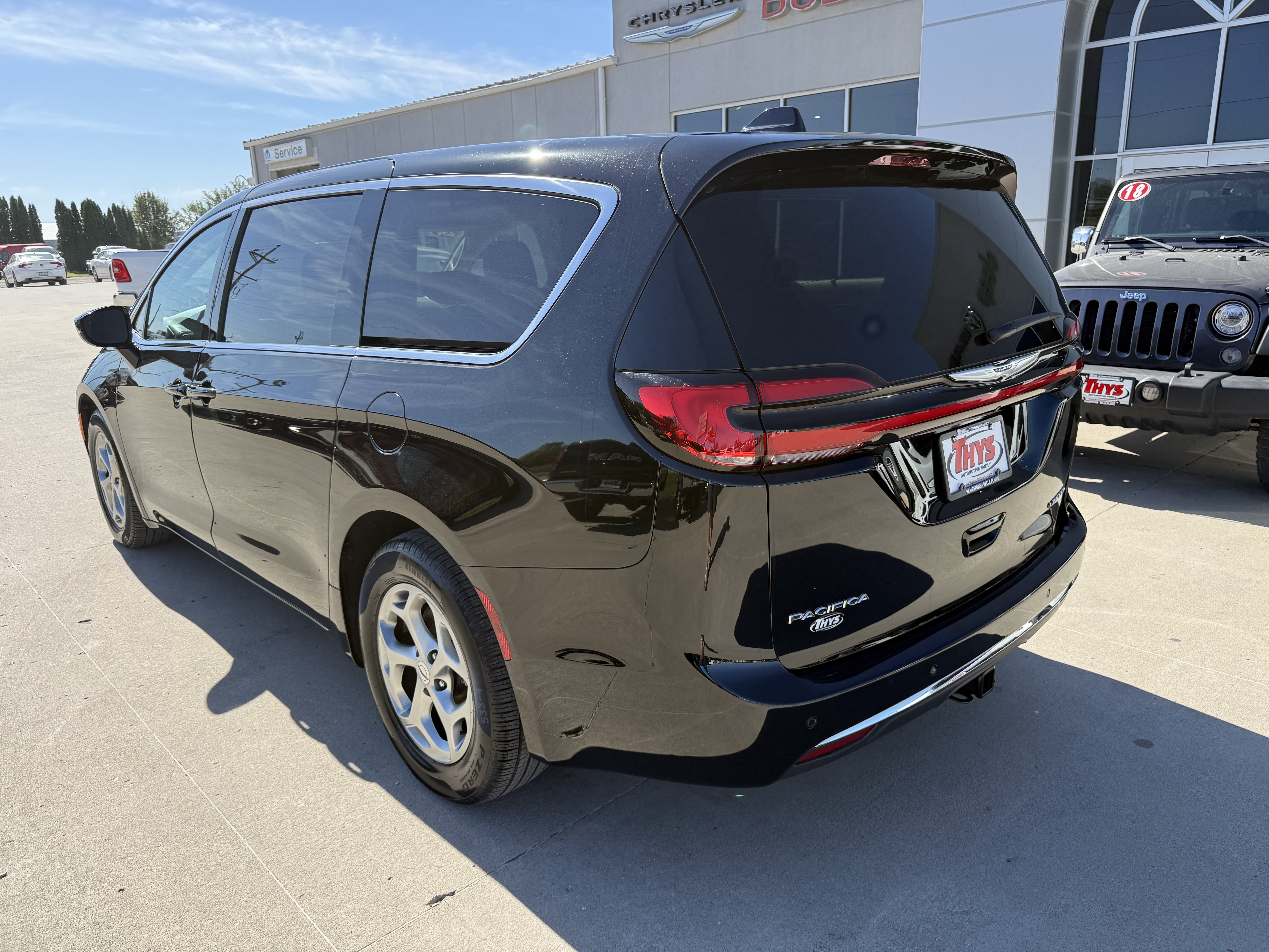 Used 2024 Chrysler Pacifica Limited w/ Trailer Tow Group FWD image 40