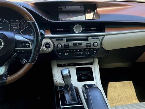 Used 2016 Lexus ES 300h w/ Navigation System Package FWD image 6