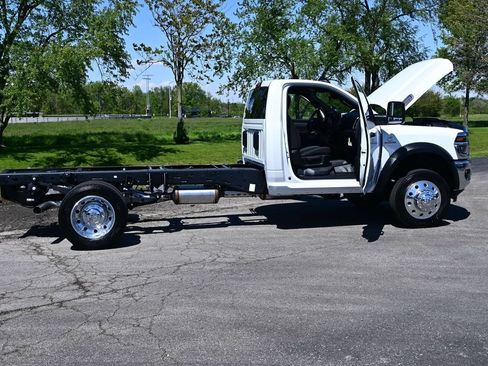 New 2026 RAM 5500 Tradesman AWD/4WD image 32