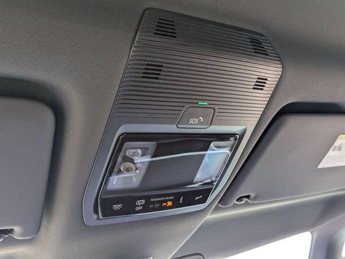 New 2025 Volkswagen ID. Buzz Pro S RWD image 20