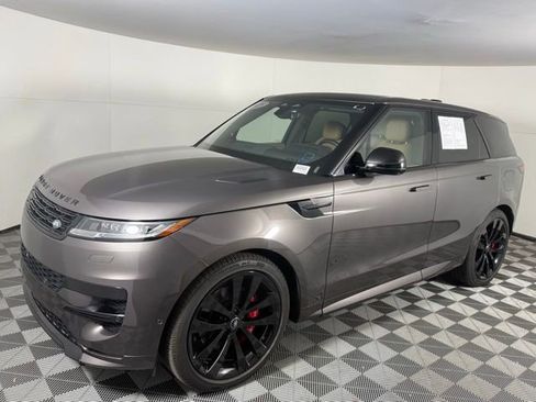 Used 2025 Land Rover Range Rover Sport Dynamic SE image 2