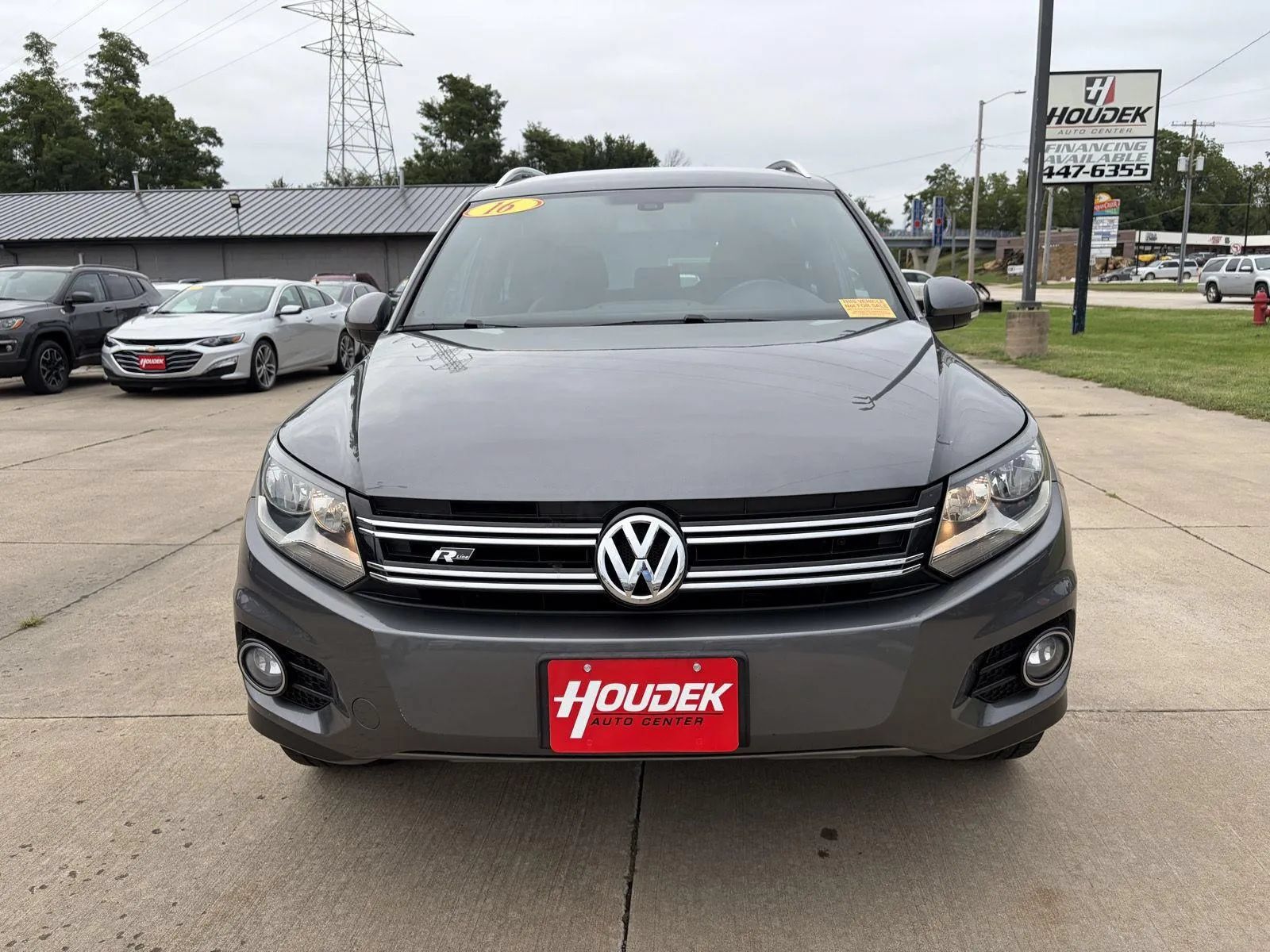 Used 2016 Volkswagen Tiguan R-Line FWD image 2