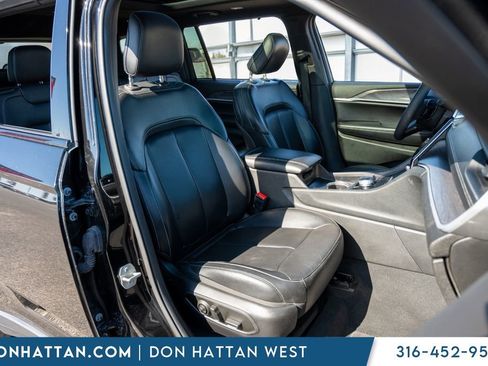 Used 2024 Jeep Grand Cherokee L Limited w/ Luxury Tech Group II image 28