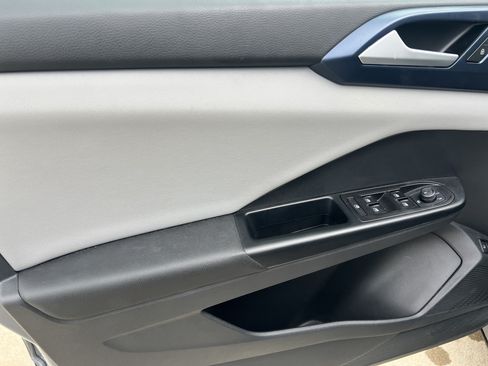 Certified 2023 Volkswagen Taos SE FWD image 13