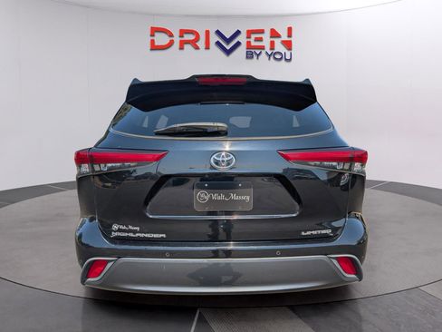 Used 2021 Toyota Highlander Limited image 4