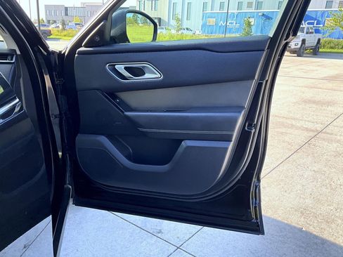 Used 2018 Land Rover Range Rover Velar S image 17