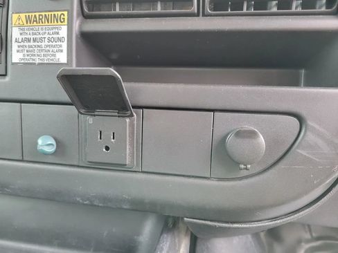 Used 2016 Chevrolet Express 3500 RWD image 21