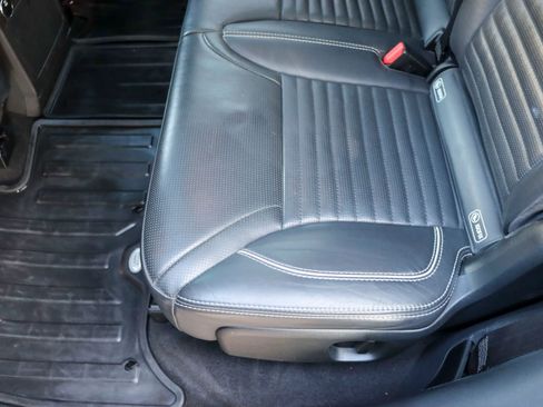 Used 2017 Land Rover Discovery First Edition image 18